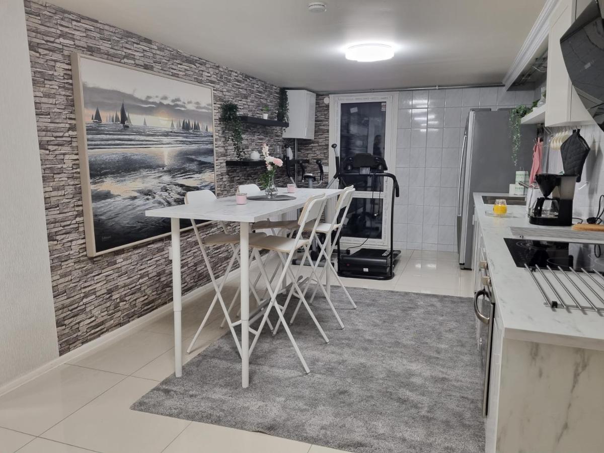 Moonlight - Trevlig Kallarlagenhet Apartment Broby Exterior photo
