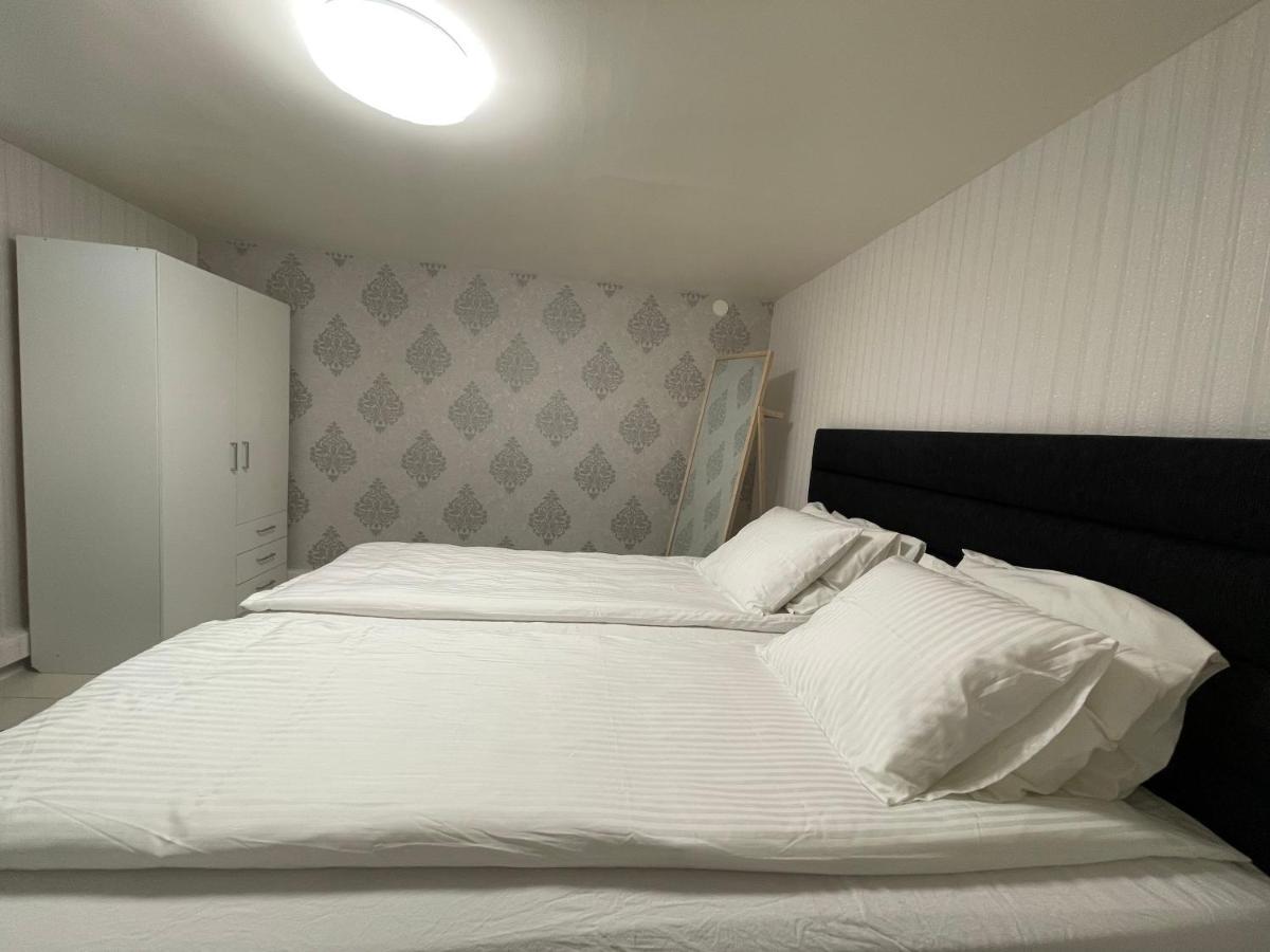 Moonlight - Trevlig Kallarlagenhet Apartment Broby Exterior photo